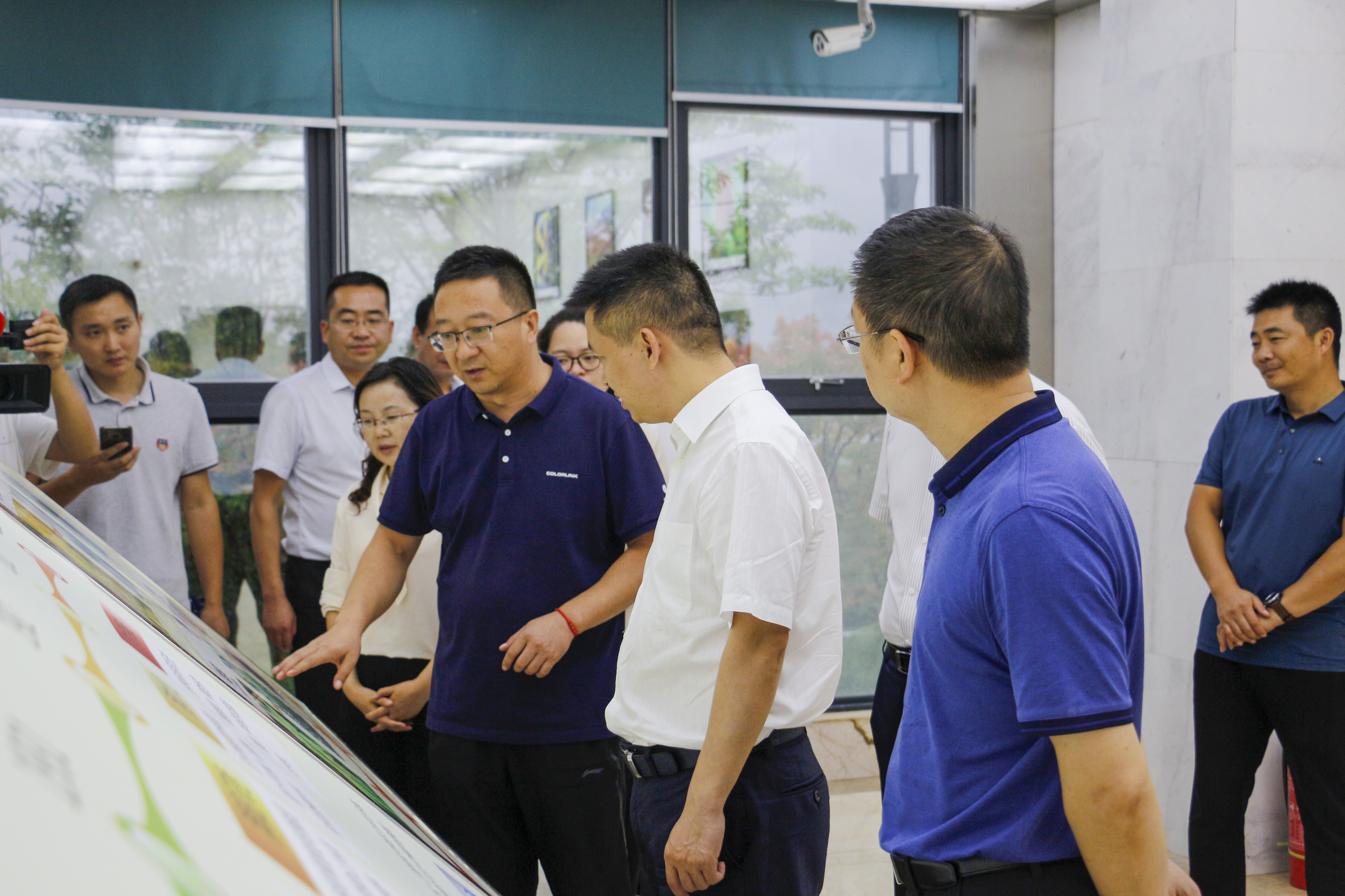 聚焦七彩|團(tuán)省委書記張榮帶隊(duì)專題調(diào)研七彩林科