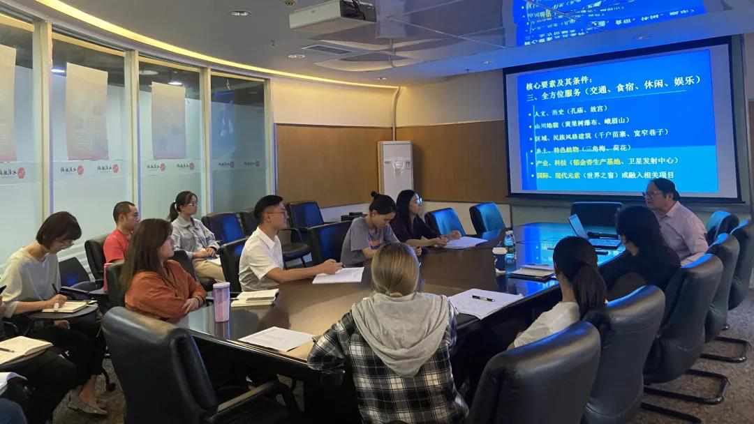 聚焦七彩|景區(qū)千景一面？朱廷樸談文旅產(chǎn)業(yè)如何打造爆款