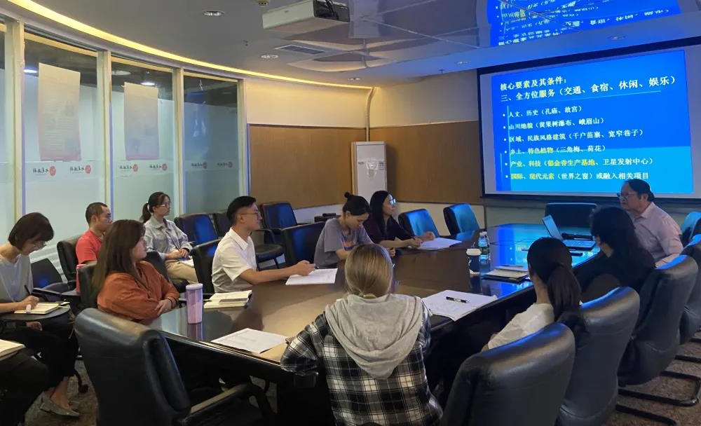 聚焦七彩|景區(qū)千景一面？朱廷樸談文旅產(chǎn)業(yè)如何打造爆款