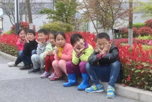 七彩公益|走進(jìn)春天，放飛快樂公益活動