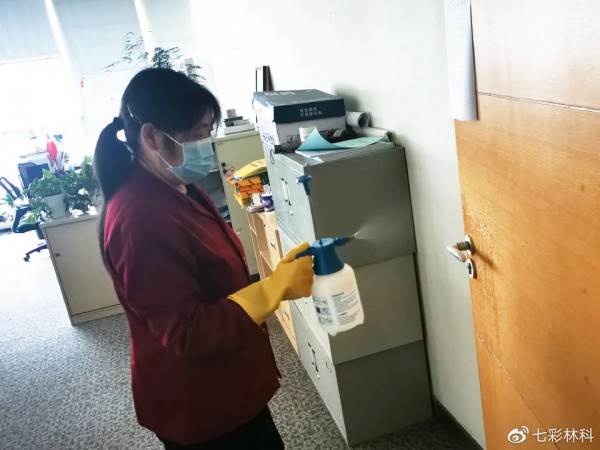 成都軟件園辦公區(qū)：對(duì)辦公區(qū)、公共區(qū)域全面消毒