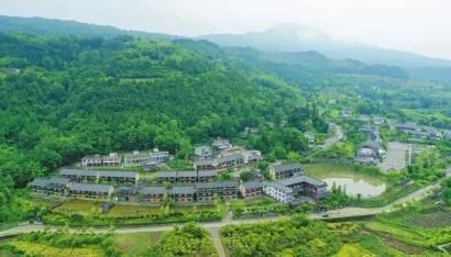 媒體聚焦|《四川日報》報道七彩林科生態(tài)扶貧